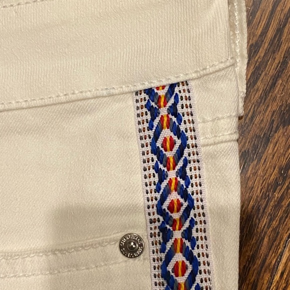Seven White Capri Crop Pants Embroidered Stitched Side Southwest Women's Size 10 - Picture 3 of 6